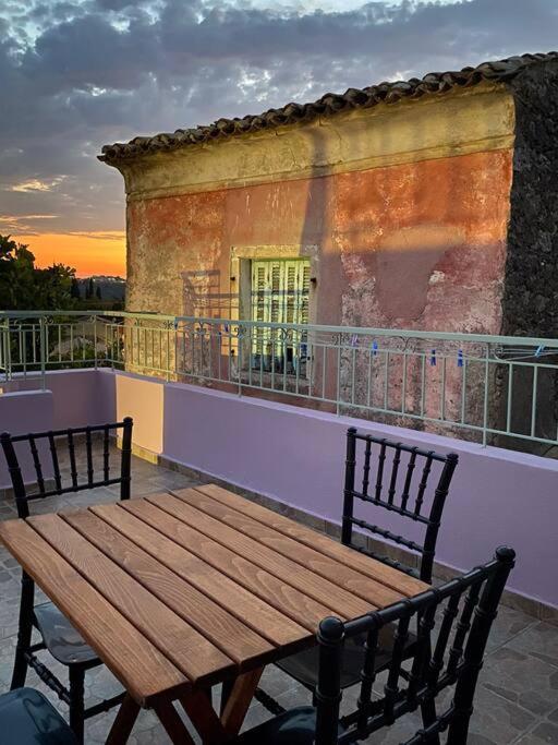 Siora Nina Charming Stone House Near Agios Gordios Villa Sinarades ภายนอก รูปภาพ