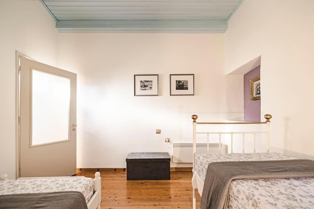Siora Nina Charming Stone House Near Agios Gordios Villa Sinarades ภายนอก รูปภาพ