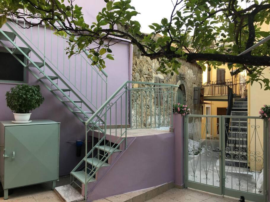 Siora Nina Charming Stone House Near Agios Gordios Villa Sinarades ภายนอก รูปภาพ